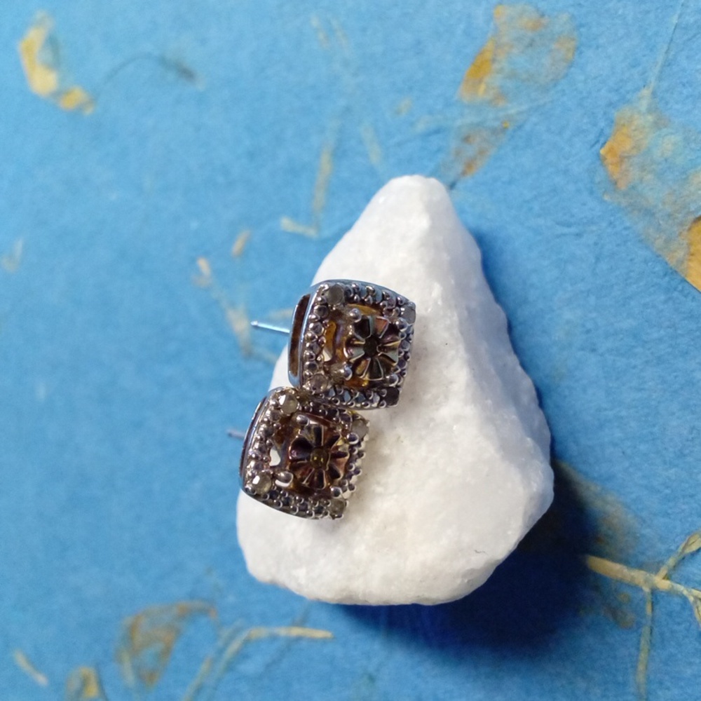 Gold Diamond Stud Earrings - Picture 5 of 7